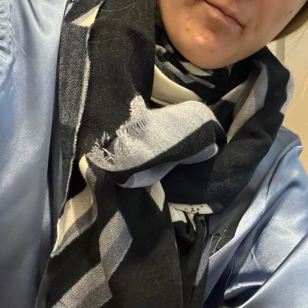 Blue/White Printed Scarf, 100% Acrylic